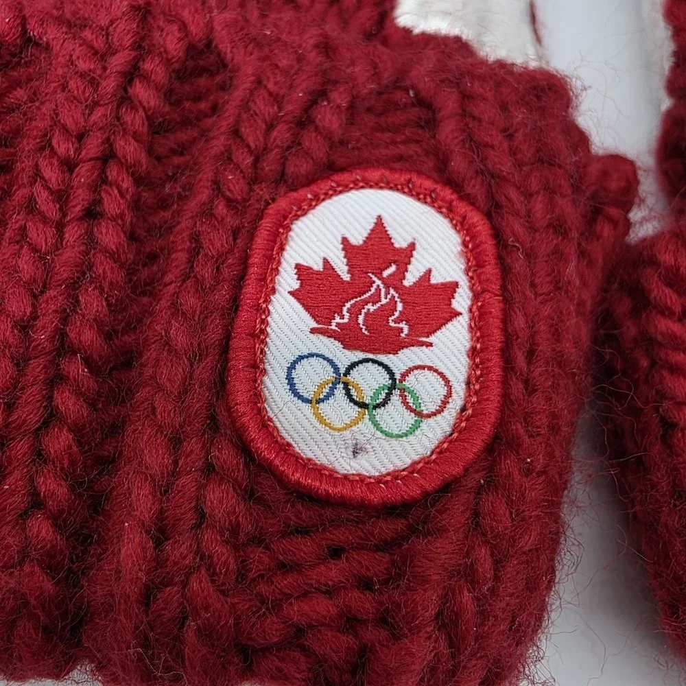 Hudson Bay Team Canada Winter Olympics Maple Leaf Knit Mittens Youth One Size